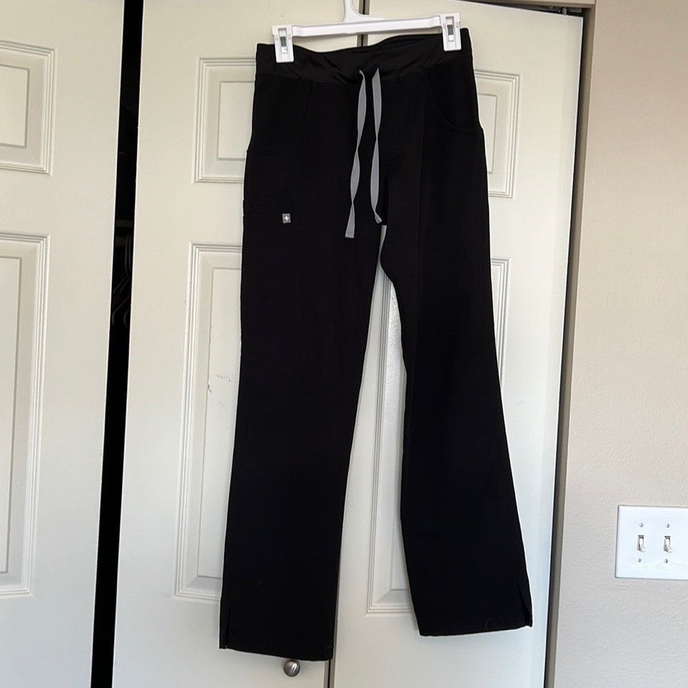 Figs Kade Cargo Scrub Pant in XS/P, Black